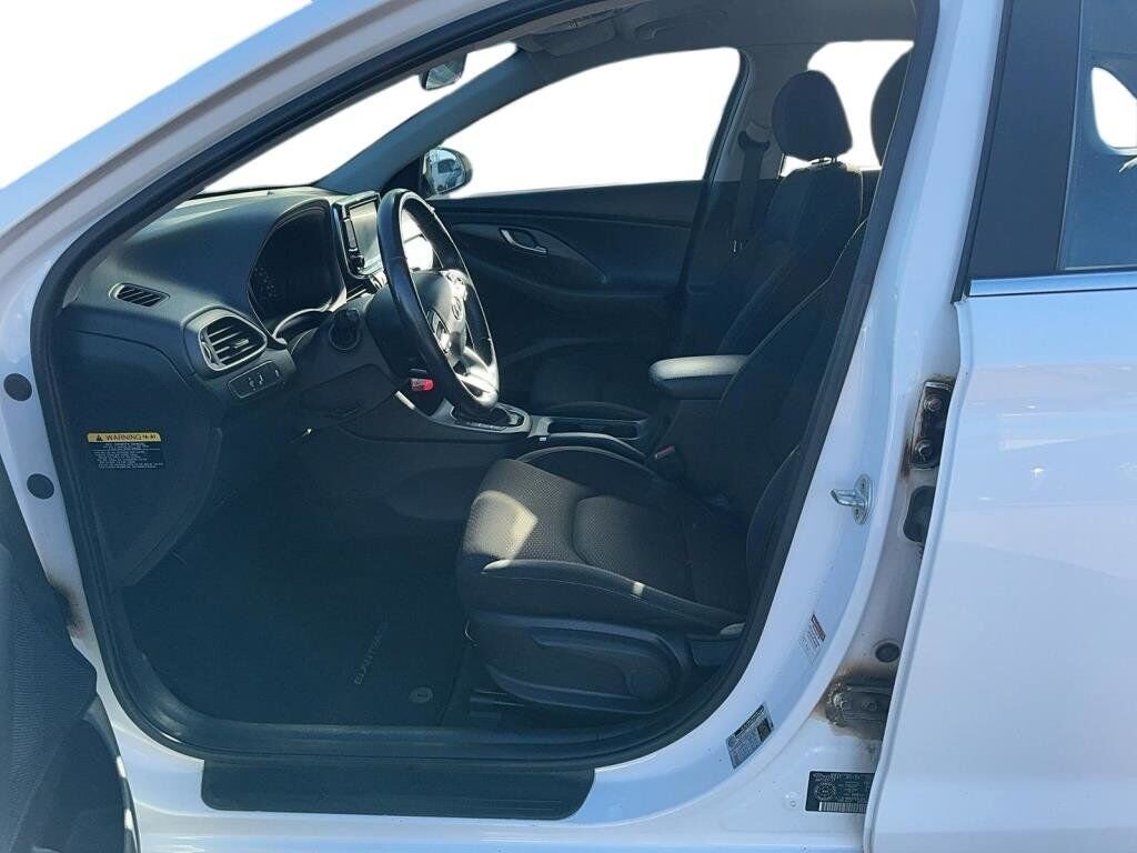 Hyundai Elantra GT GL 2018 Blanc Baie-Comeau - photo #9