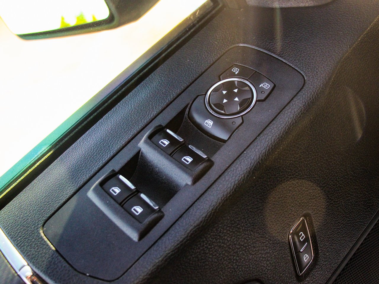 2019 Ford F-150 XLT 4WD SuperCrew 5.5' Box White Sherwood Park - photo #15