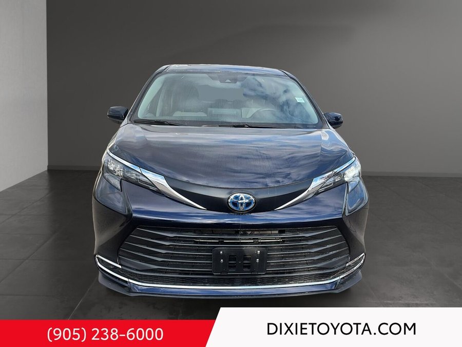 2024 Toyota Sienna HYBRID XLE FWD Blue