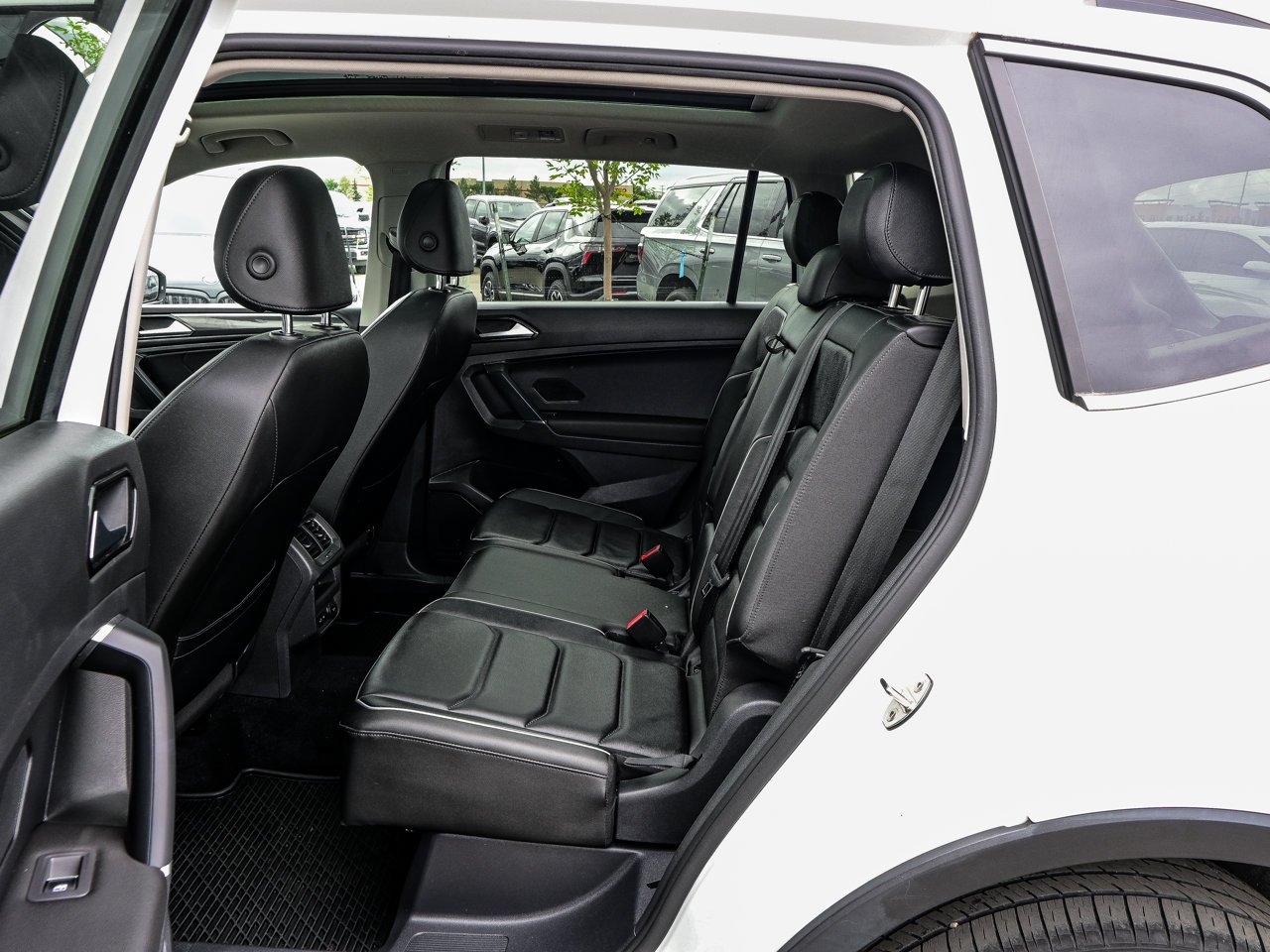 2018 Volkswagen Tiguan Highline 4MOTION White Sherwood Park - photo #33