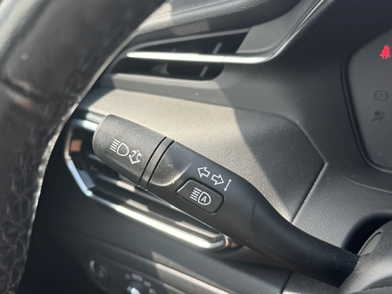 2023 Chevrolet Bolt EUV LT White Granby - photo #18