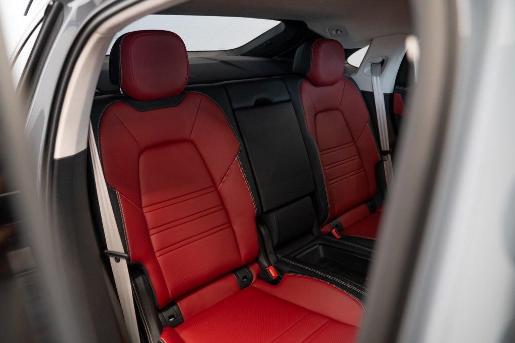 2024 Porsche Cayenne Grey Saint-Eustache - photo #17