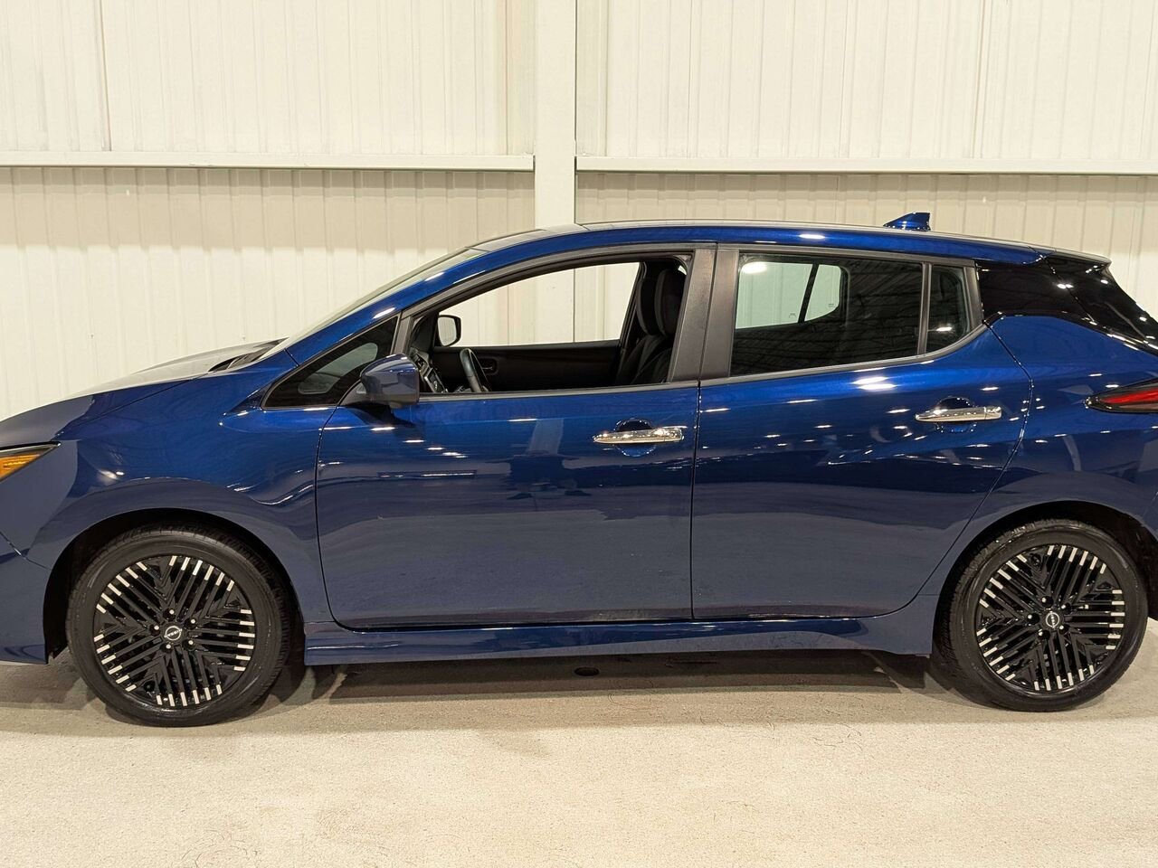 2024 Nissan LEAF SV PLUS Hatchback Blue Val-David - photo #4