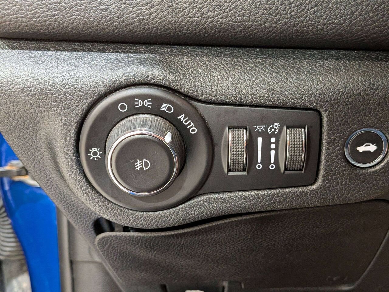 Chrysler 200 4dr Sdn Limited FWD 2016 Bleu Mirabel - photo #29