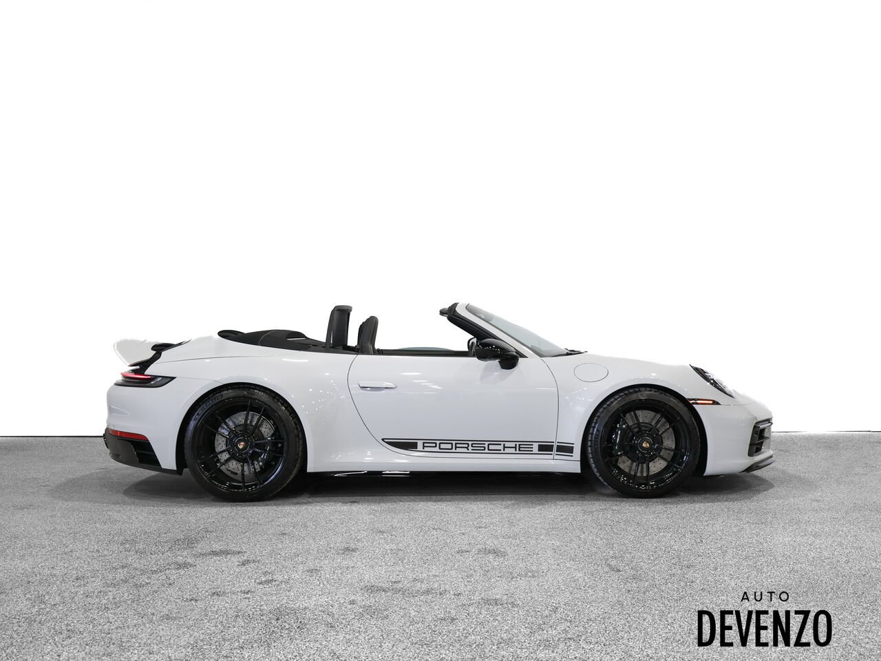 2023 Porsche 911 Grey Saint-Eustache - photo #3