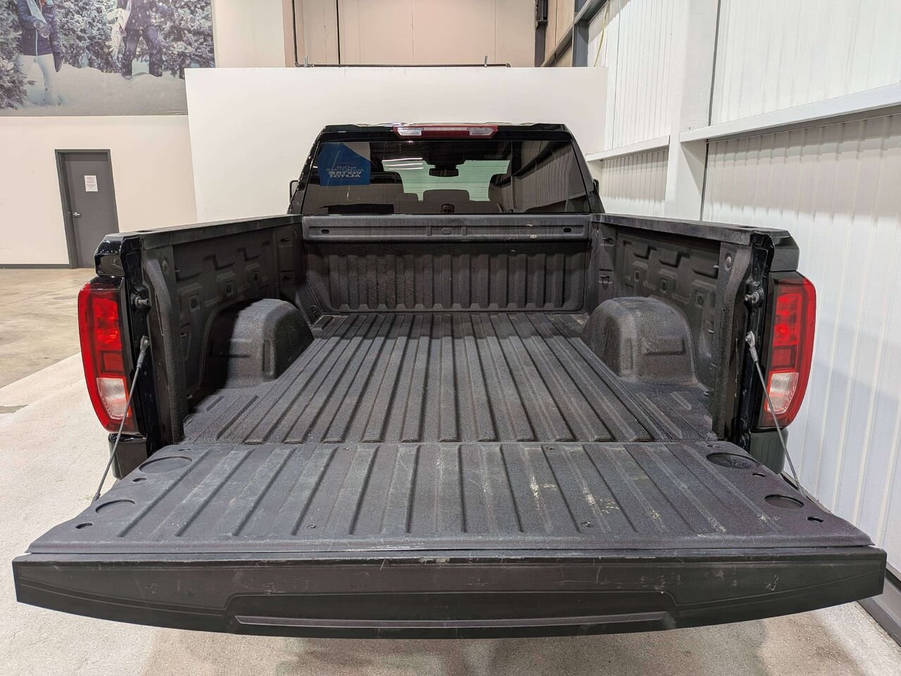 2024 GMC Sierra 1500 4WD Crew Cab 157" Pro Black Val-David - photo #8