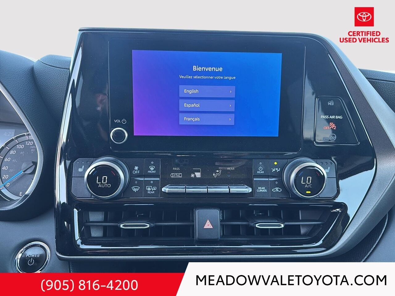 2023 Toyota HIGHLANDER New tires, Satin Bronze 18" Wheels, Running Boards, 2nd Row Captain Chairs Cement Mississauga - photo #15