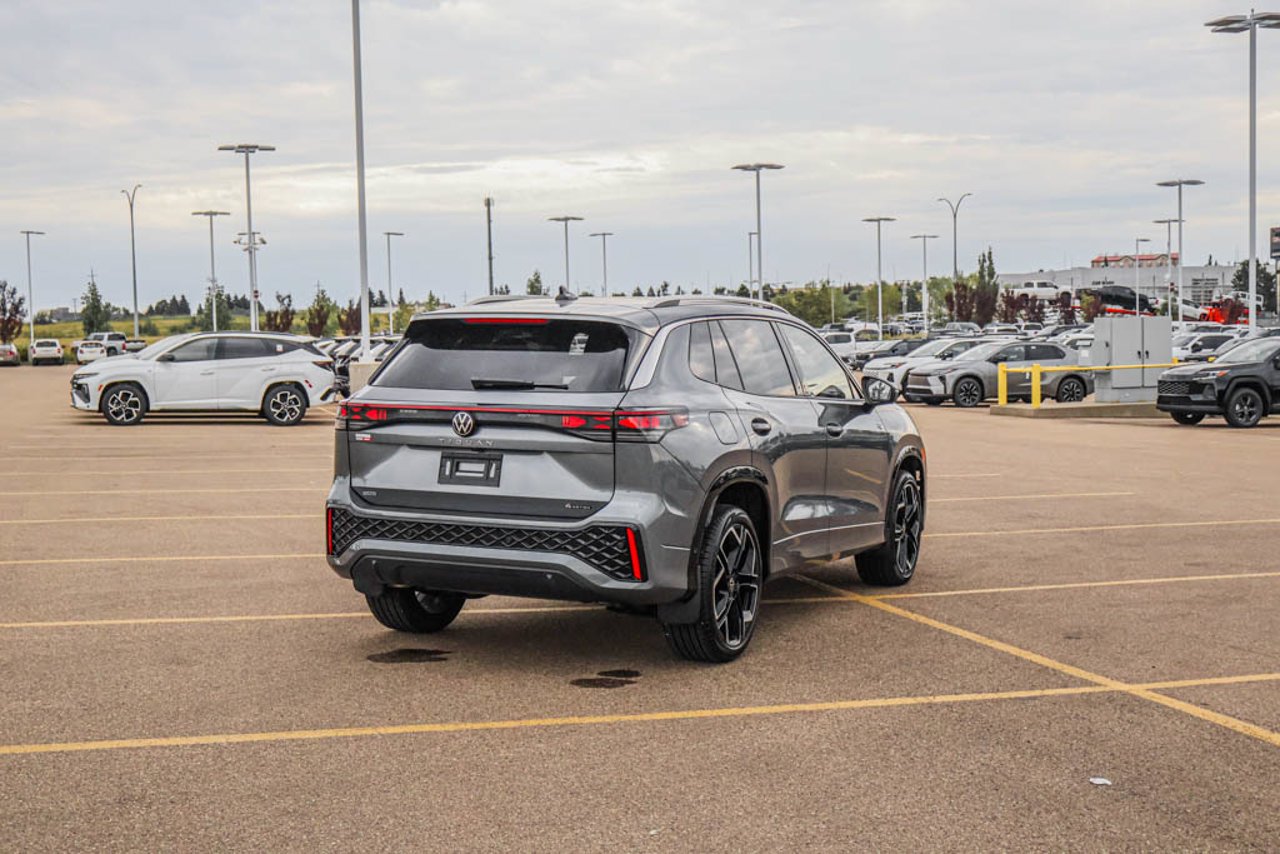 2026 Volkswagen Tiguan Highline Turbo R-Line 4MOTION Grey Sherwood Park - photo #8