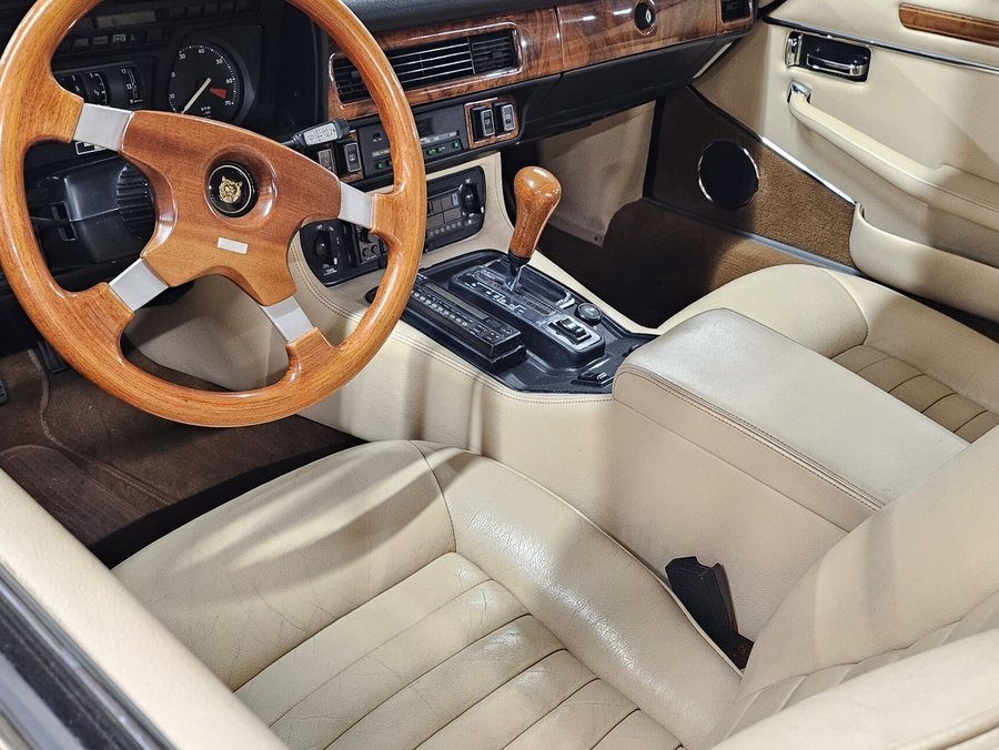 1986 Jaguar XJ 1986 Black