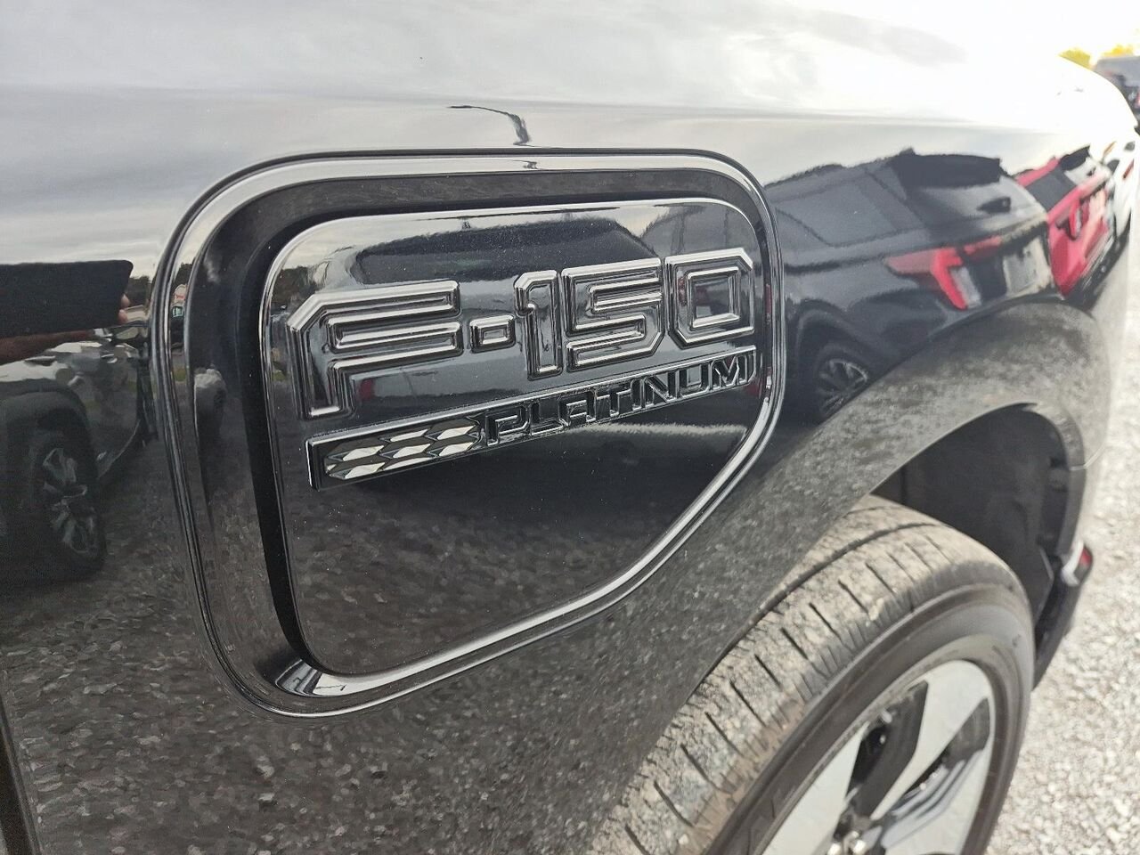 2023 Ford F-150 Lightning Black Saint-Jérôme - photo #5