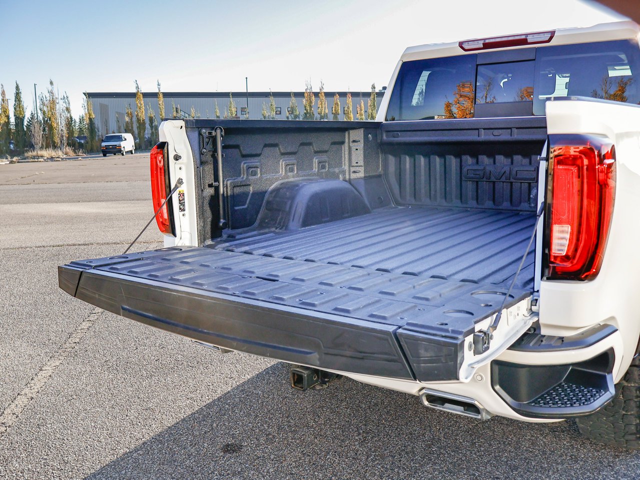 2025 GMC Sierra 1500 4WD Crew Cab 147 AT4 White Sherwood Park - photo #14