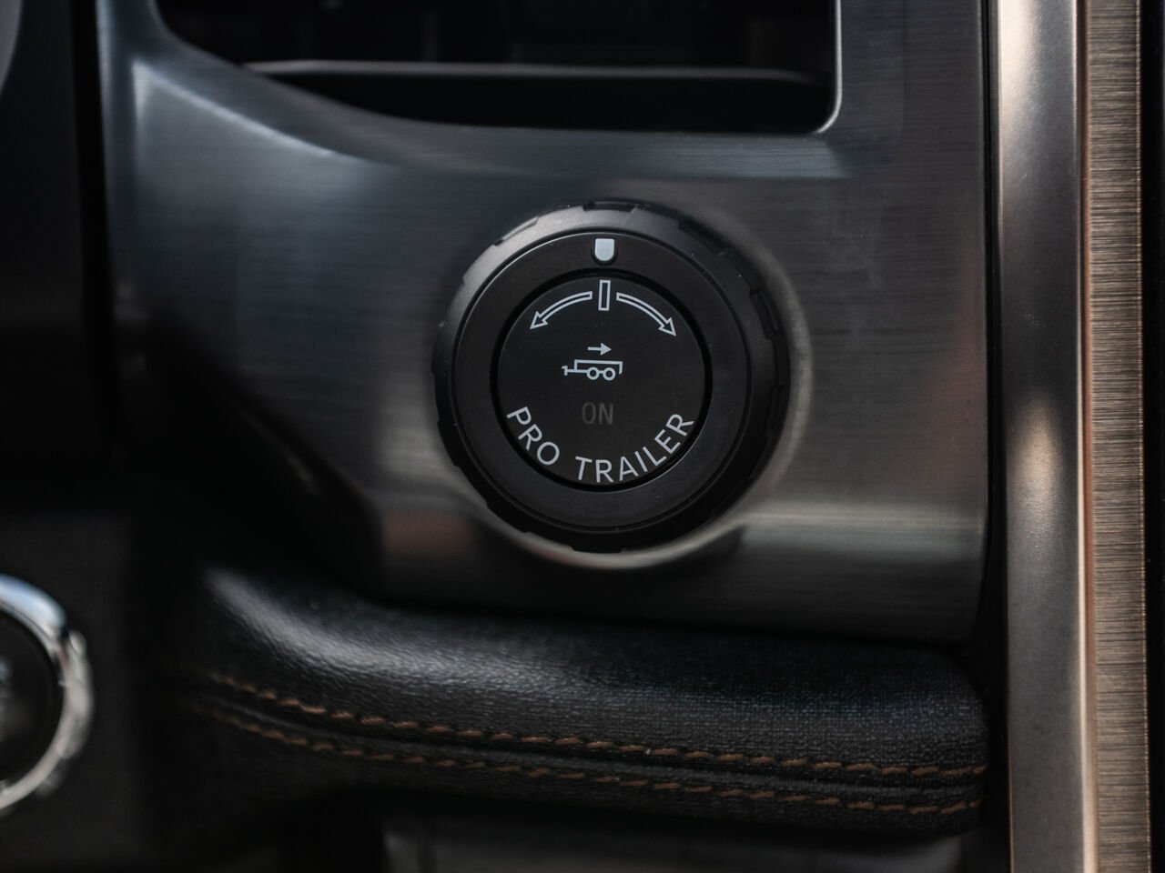 2024 Ford F-150 Lightning Red Sainte-Julienne - photo #23