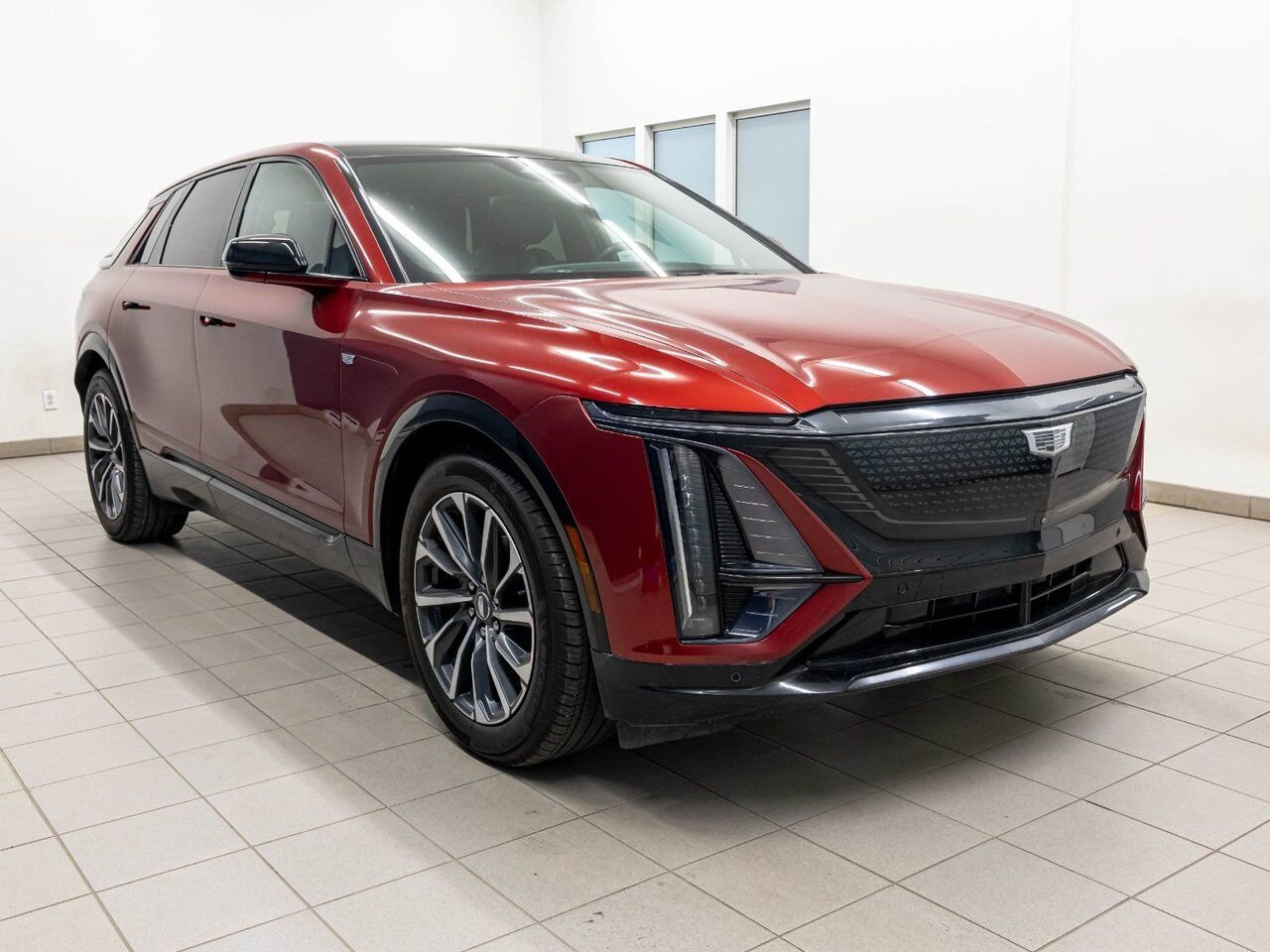 Cadillac LYRIQ SPORT 1 AWD *TOIT* ÉCRAN 33 PO HAYON ELEC REG ADAP 2024 Rouge Saint-Jérôme - photo #9