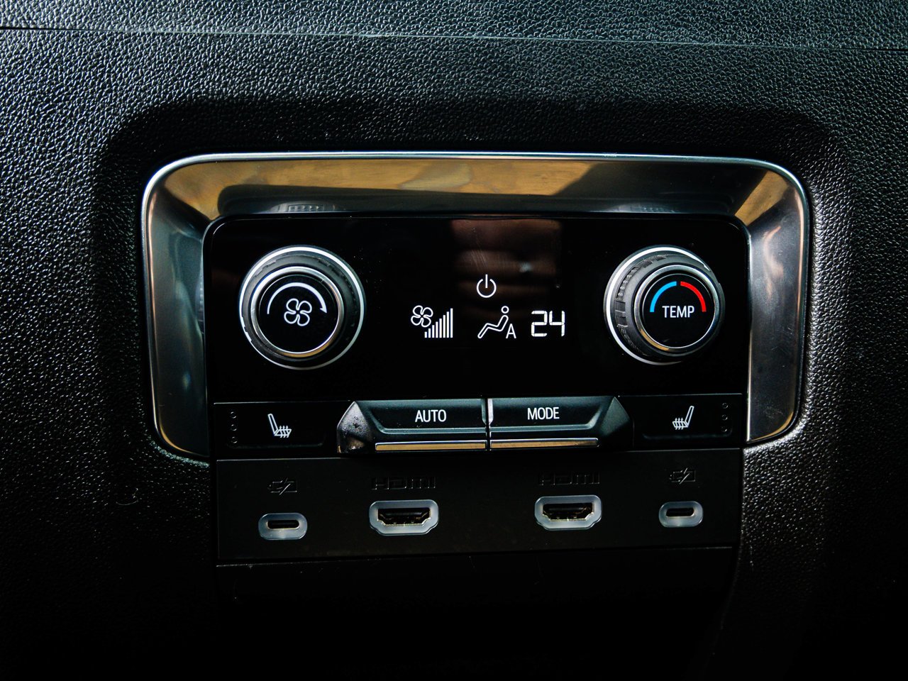 2023 Chevrolet Tahoe 4WD 4dr High Country White Sherwood Park - photo #31