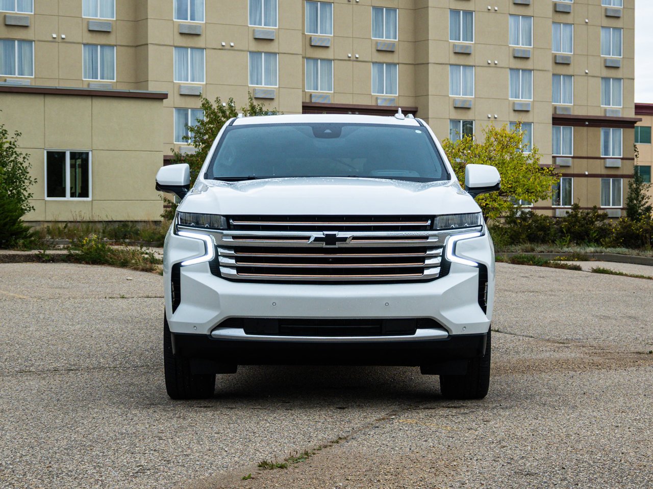 2023 Chevrolet Tahoe 4WD 4dr High Country White Sherwood Park - photo #2