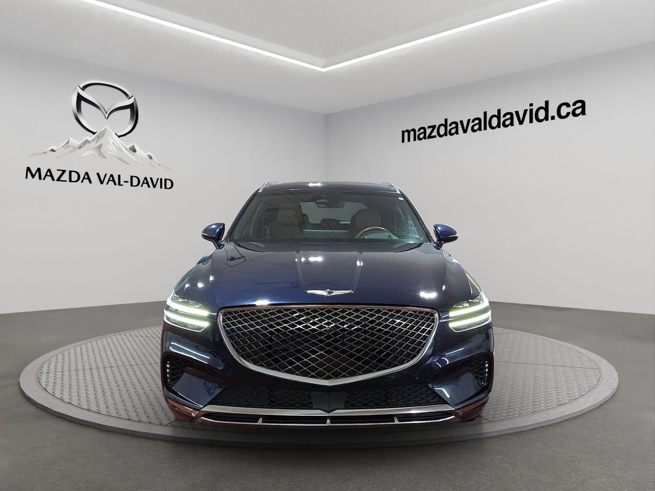 Genesis GV70 2.5T Advanced Plus TI, toit ouvrant panoramique, navigation, sièges fonction mémoire, volant 2022 Bleu Val-David - photo #2