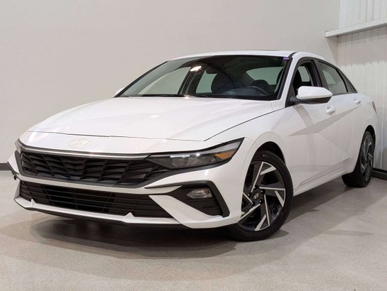 2025 Hyundai Elantra White
