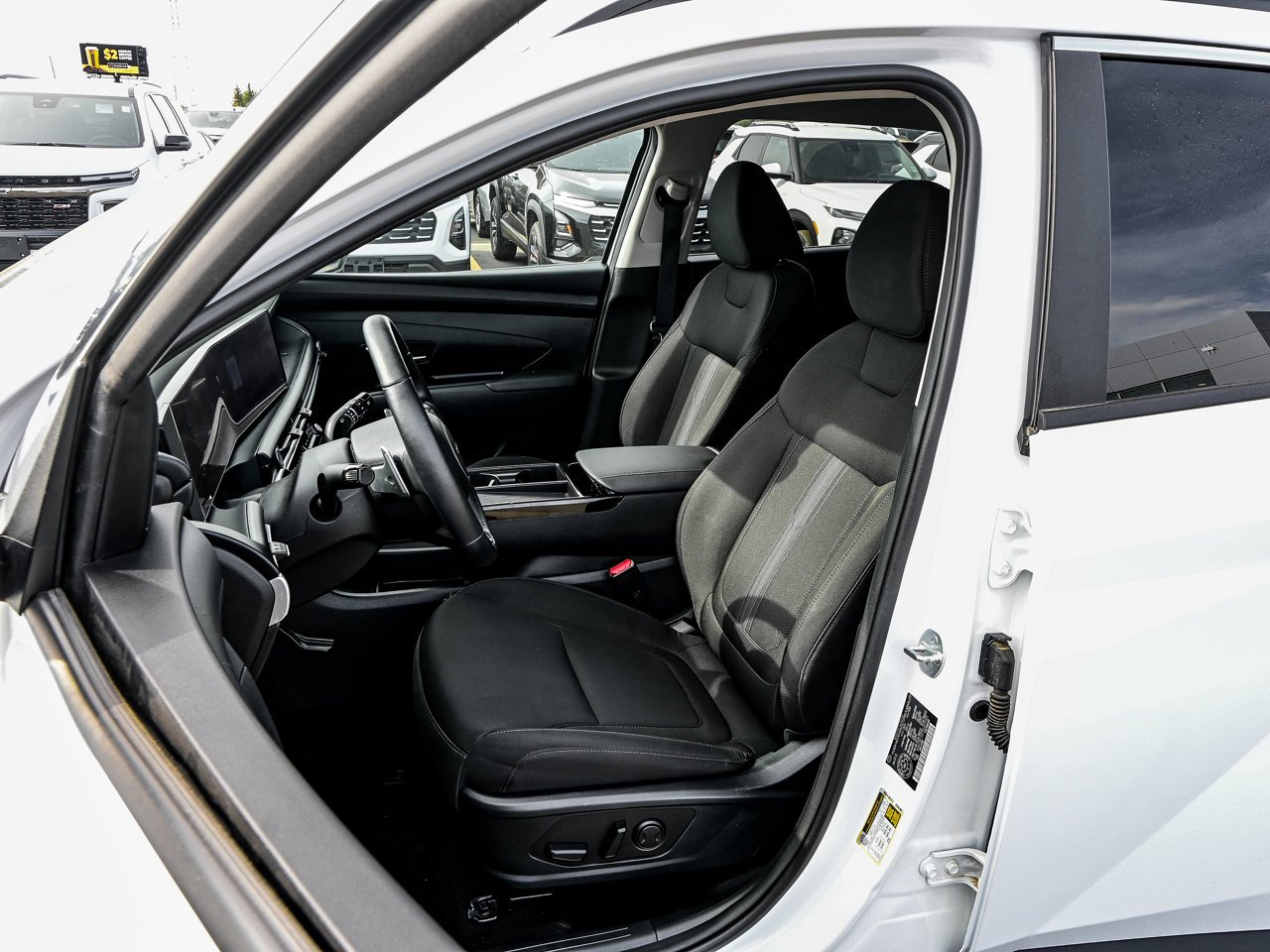 2025 Hyundai Tucson Preferred AWD White Sherwood Park - photo #15
