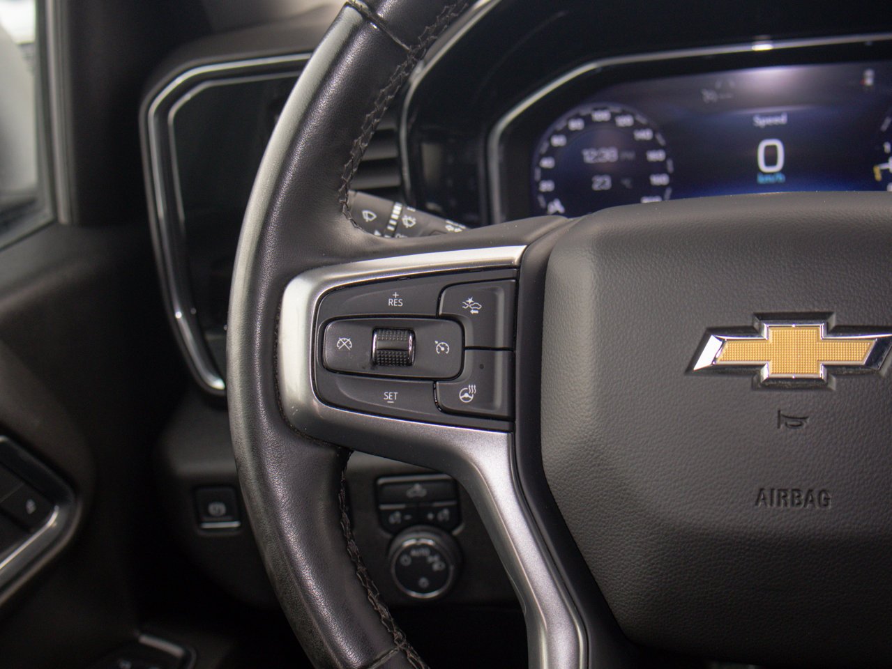 2025 Chevrolet Silverado 1500 4WD Crew Cab 147 LT White Sherwood Park - photo #19