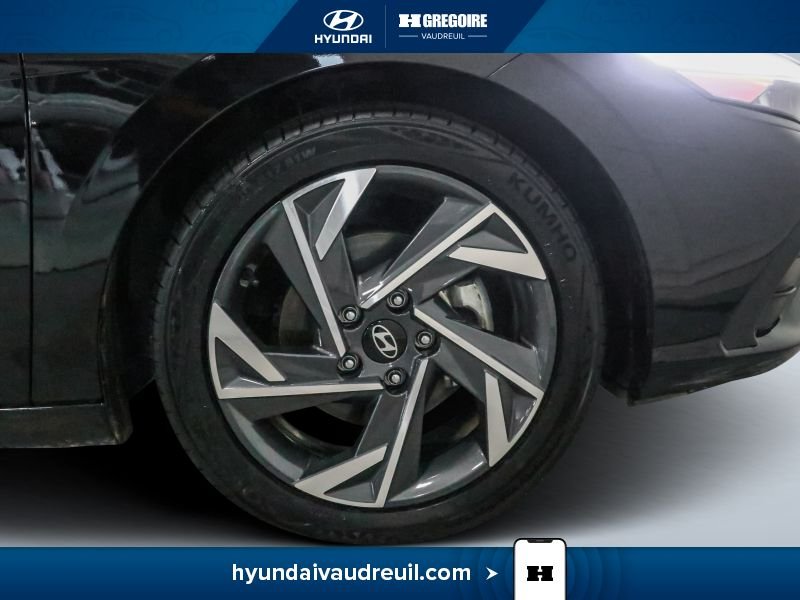 2025 Hyundai Elantra Black Laval - photo #34