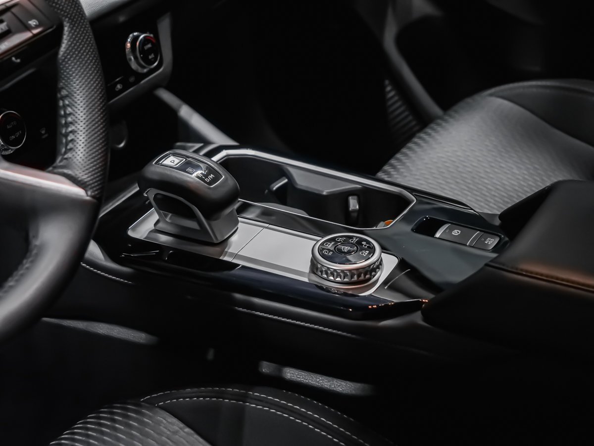 2025 Mitsubishi Outlander ES Black Montreal - photo #6