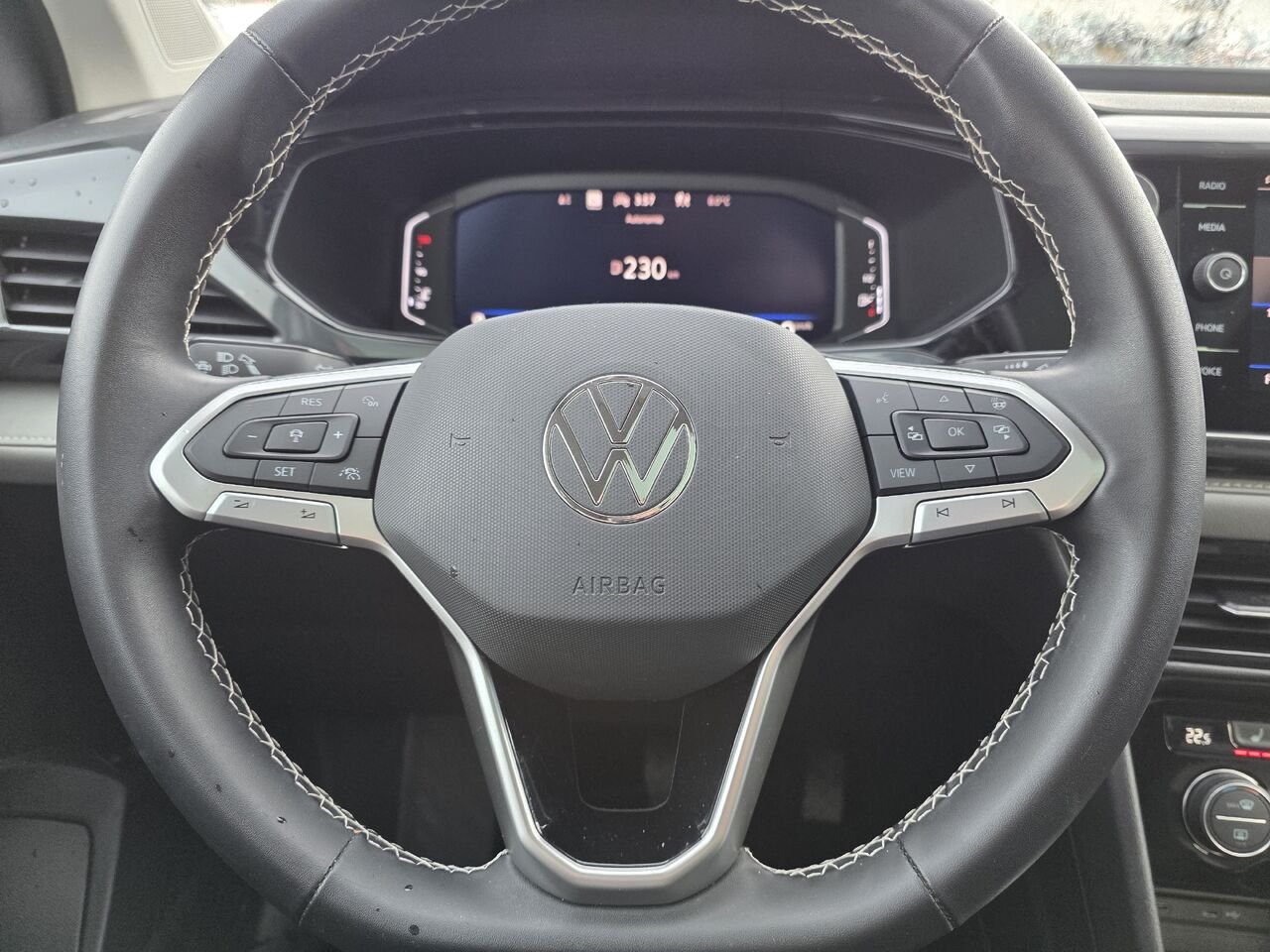 Volkswagen Taos Highline 4Motion 2024 Gris Mont-Laurier - photo #24
