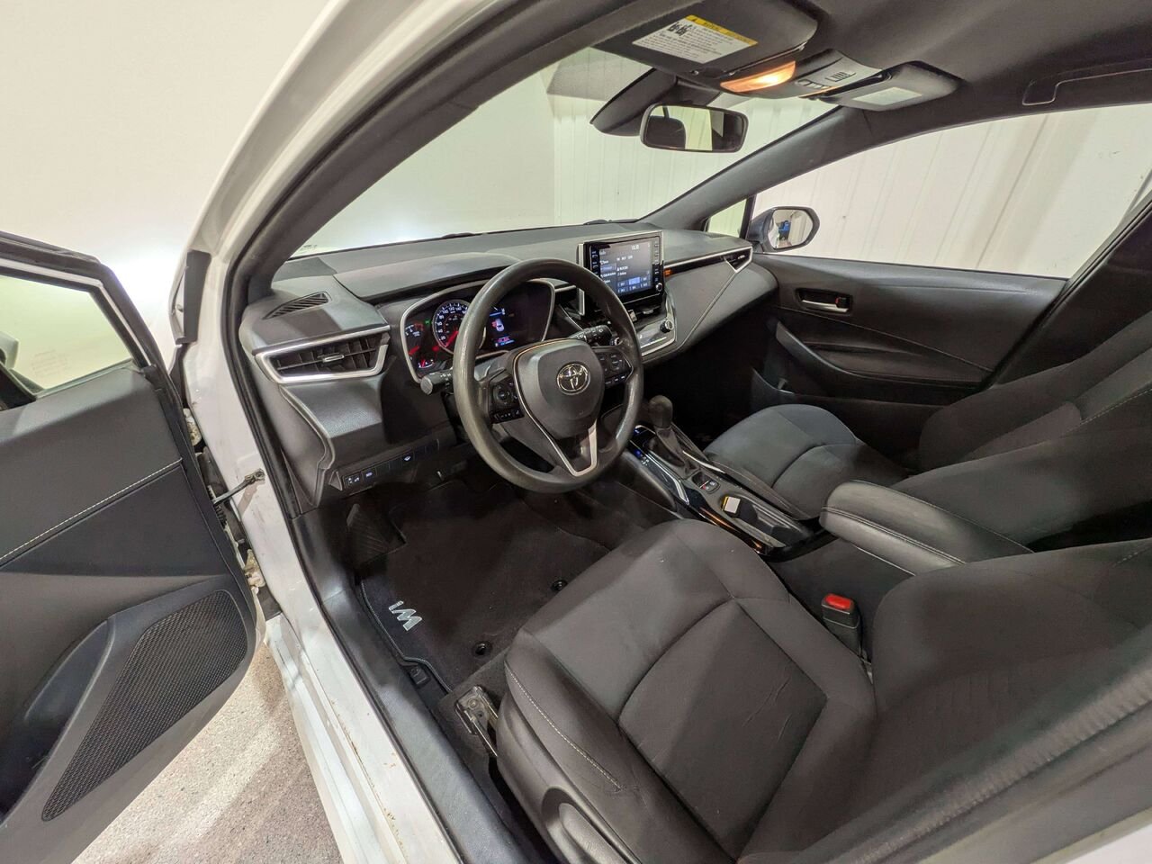 Toyota Corolla à hayon Manual 2019 Blanc Val-David - photo #9