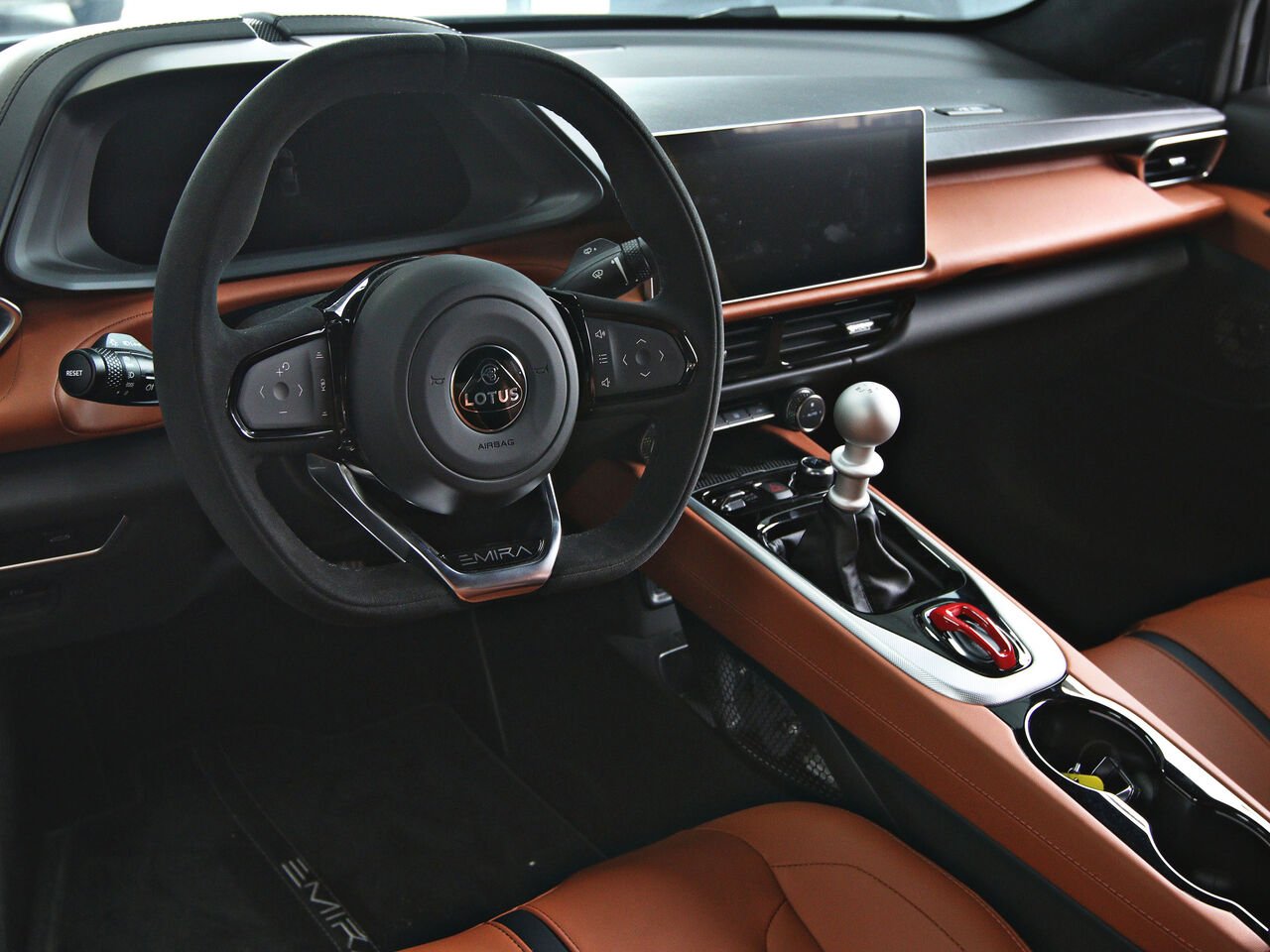 Lotus Emira 2026 Nimbus Gray Québec - photo #9