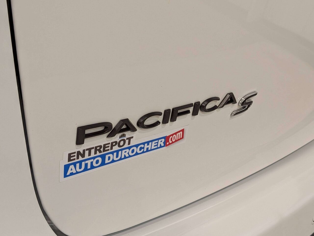2025 Chrysler Pacifica Limited FWD White Val-David - photo #38
