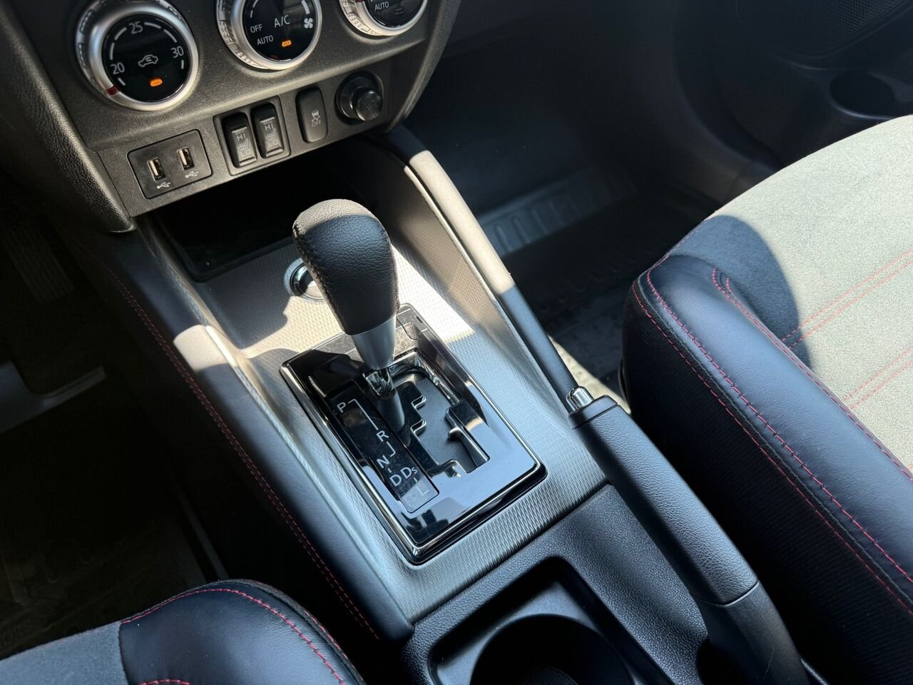 2024 Mitsubishi RVR SEL AWC Grey Châteauguay - photo #17