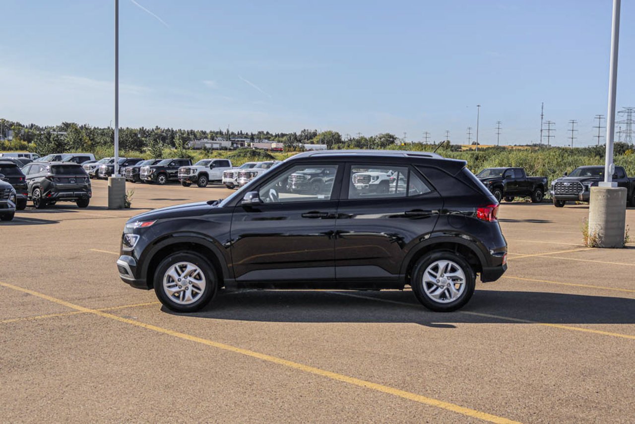 2026 Hyundai Venue Preferred IVT Black Sherwood Park - photo #4