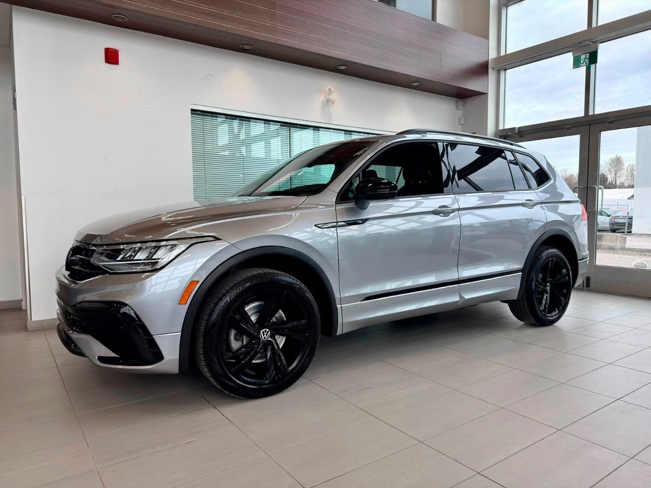 Volkswagen Tiguan 2024 Gris Notre-Dame-des-Prairies - photo #3