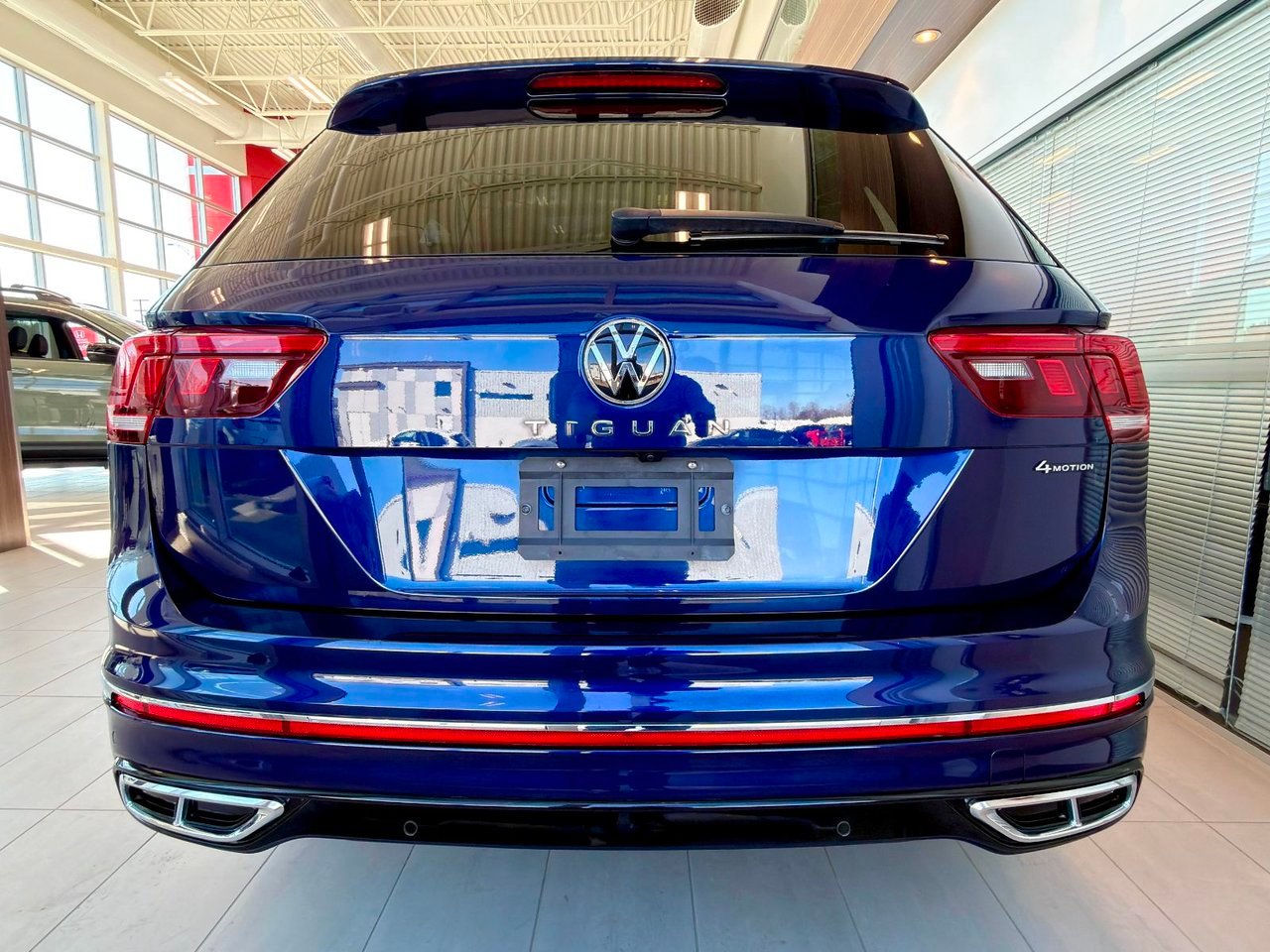 2024 Volkswagen Tiguan Blue Notre-Dame-des-Prairies - photo #11