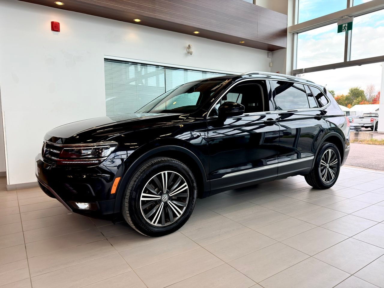 2018 Volkswagen Tiguan Black Notre-Dame-des-Prairies - photo #1