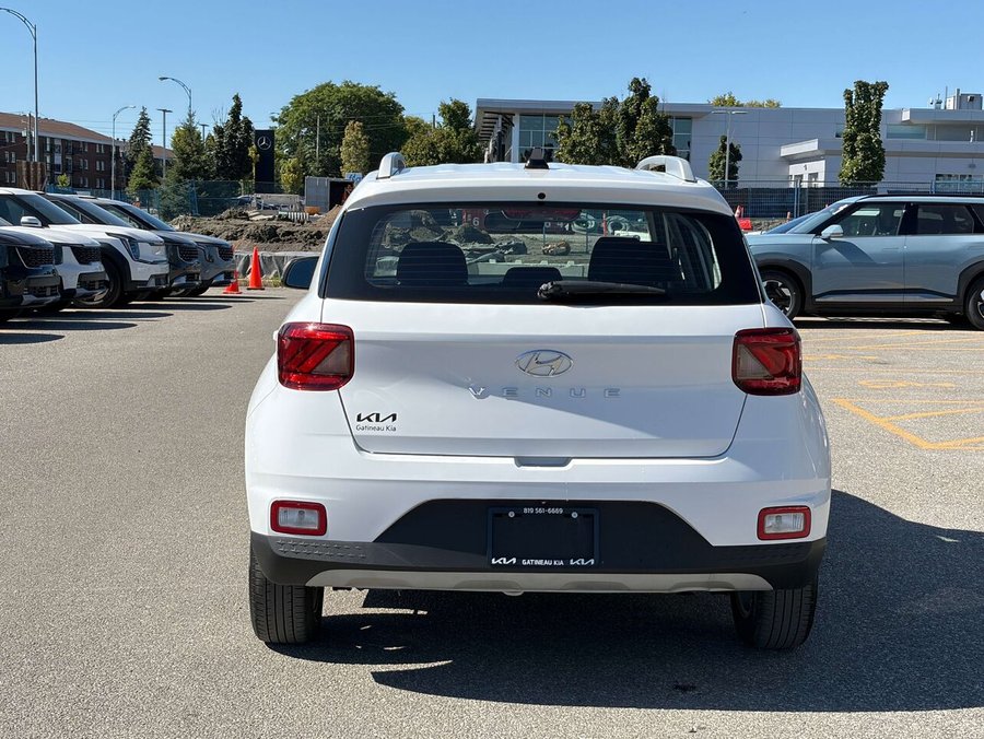 2021 Hyundai Venue Preferred White