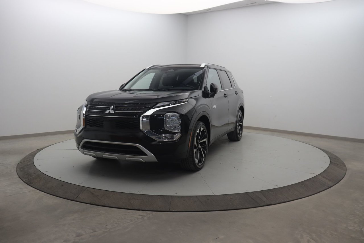 Mitsubishi Outlander PHEV 2024 Noir Baie-Comeau - photo #0