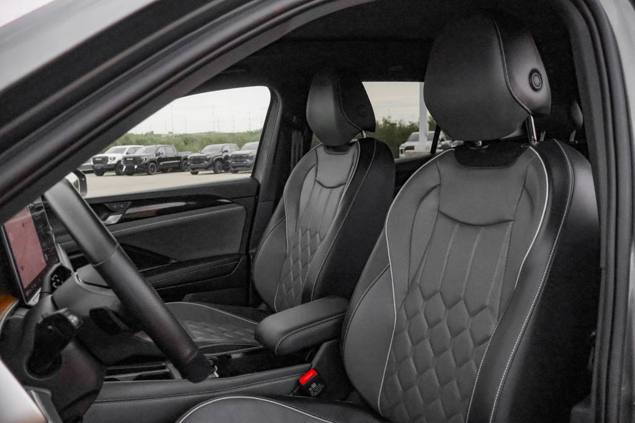 2026 Volkswagen Tiguan Highline Turbo R-Line 4MOTION Grey Sherwood Park - photo #33