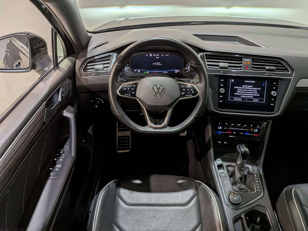 2022 Volkswagen Tiguan Highline R-Line 4MOTION Black Mirabel - photo #12