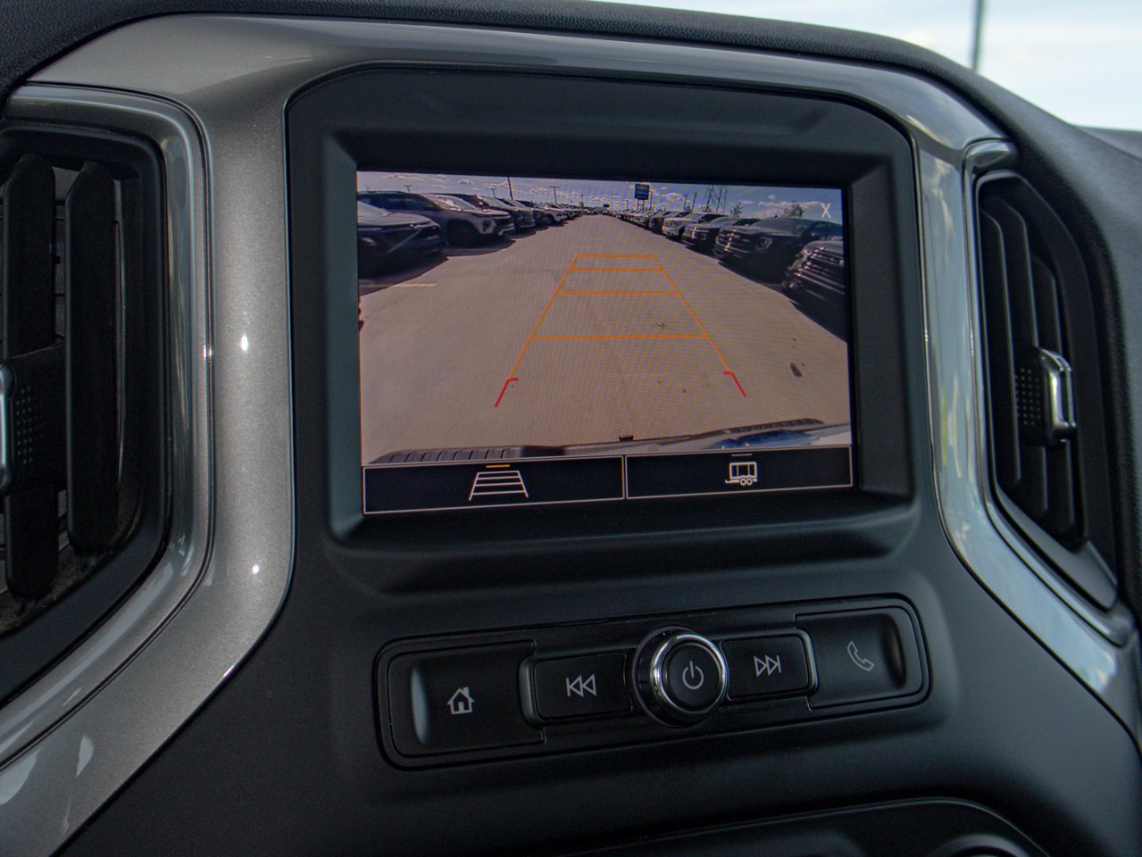 2024 Chevrolet Silverado 1500 4WD Crew Cab 147 Custom Trail Boss White Sherwood Park - photo #26