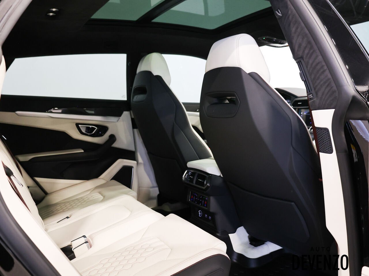 2023 Lamborghini Urus Black Saint-Eustache - photo #8