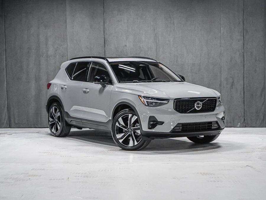 2026 Volvo XC40 B5 ULTRA DARK Grey