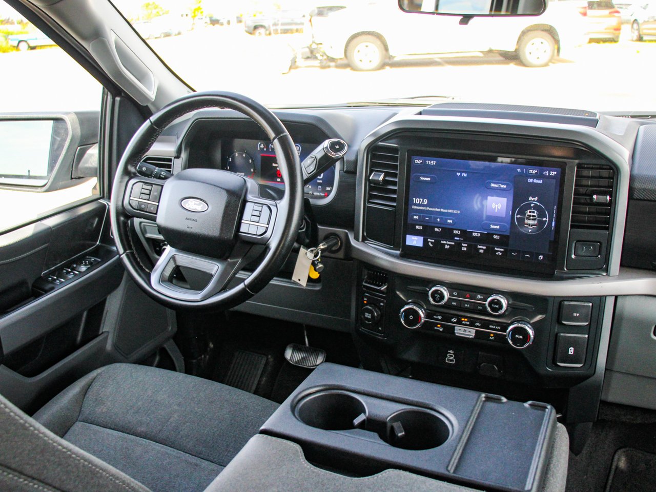 2025 Ford F-150 XLT 4WD SuperCrew 5.5' Box White Sherwood Park - photo #29