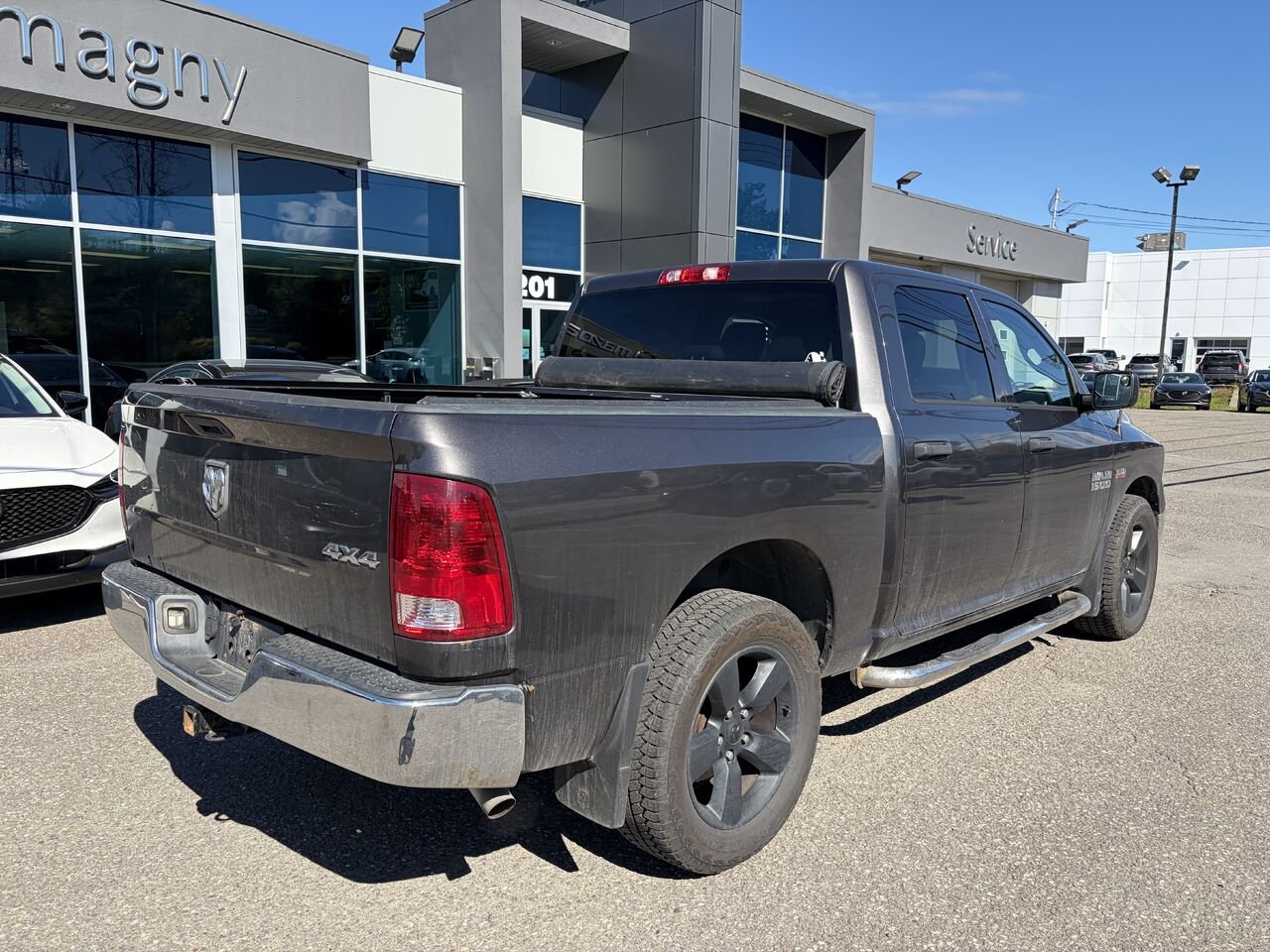 Ram 1500 Cabine multiplaces 4RM, 140,5 po ST 2017 Gris Montmagny - photo #4