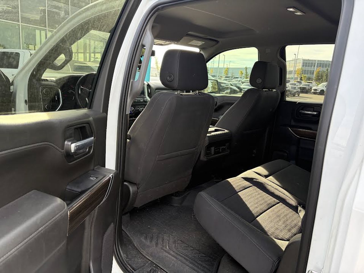 2022 Chevrolet Silverado 1500 LTD 4WD Crew Cab 147 LT Trail Boss White Sherwood Park - photo #5
