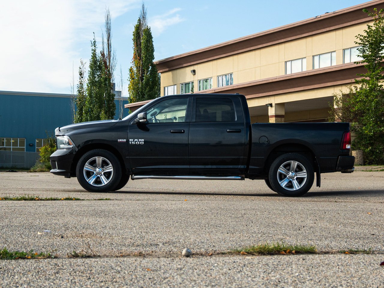 2017 Ram 1500 4WD Crew Cab 140.5 Sport Black Sherwood Park - photo #10