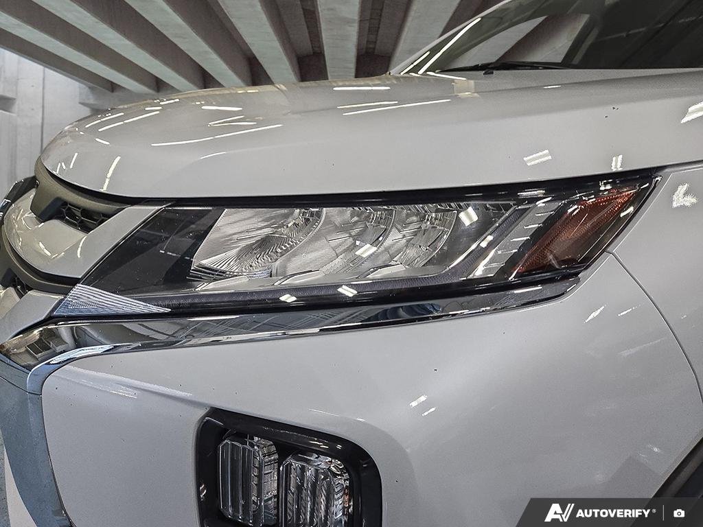 2025 Mitsubishi RVR 2602191A | ES White Edmonton - photo #7