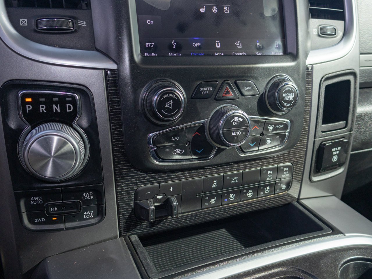 2018 Ram 1500 Limited 4x4 Crew Cab 5'7 Box *Ltd Avail* White Sherwood Park - photo #27