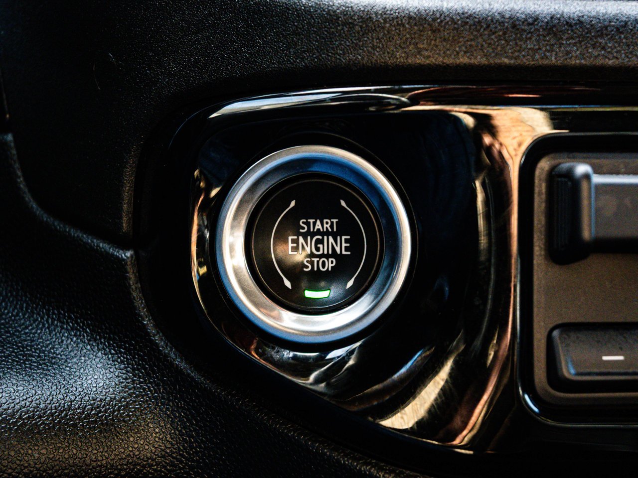 2024 Chevrolet Silverado 1500 4WD Crew Cab 147 RST White Sherwood Park - photo #22