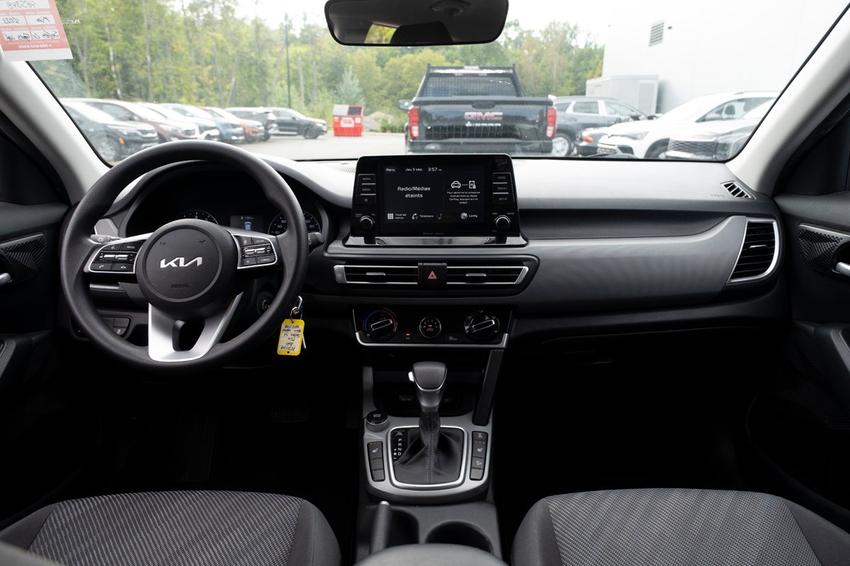 Kia Seltos 2023 Gris Gatineau - photo #24