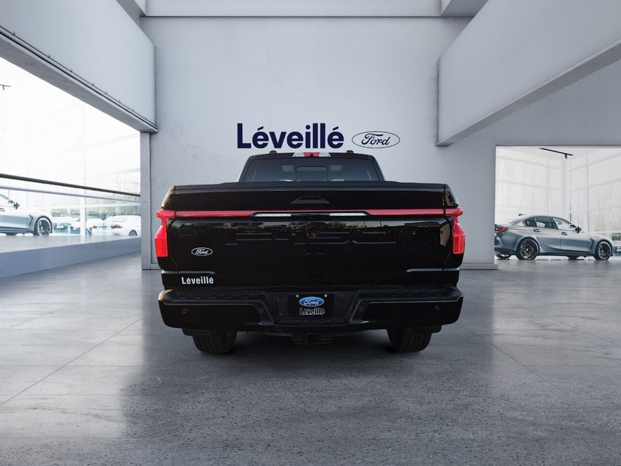 Ford F-150 Lightning Platinum ** GROSSE BATTERIE ** PTAC 8600LBS ** BAS KILO ** CARFAX CLEAN ** 5,5 pi 2025 Noir